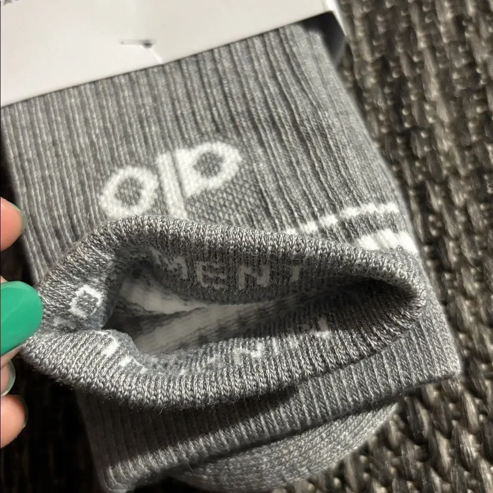 Alo Yoga Unisex Half Crew Sock Athletic Heather Grey Size Medium NEW